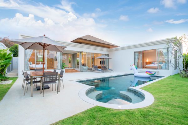 Pool Deck Pouring in Bowling Green
